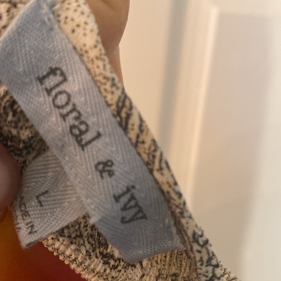 FLORAL & IVY Paisley Cream and Brown Relaxed Top - Picture 13 of 14